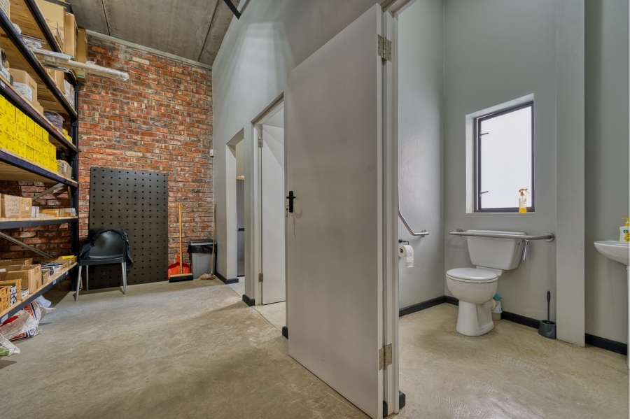 To Let commercial Property for Rent in De Zoete Inval Western Cape